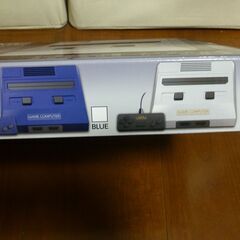 ４台セット（白色３台と紺色１台）　ファミコン互換機　CLASSICAL GAME COMPUTER　PLAYの画像