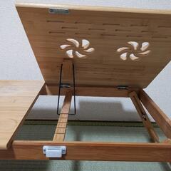 ノートパソコン テーブルの画像