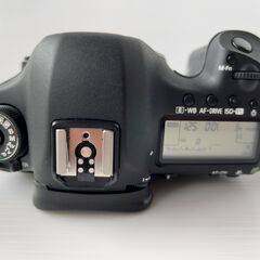 【極美品/中古】EOS 5D MARK3 充電器付き、化粧箱付きの画像