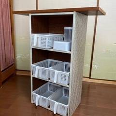 お譲り先決まりました　カラーボックス、板、ティッシュケース、カゴ