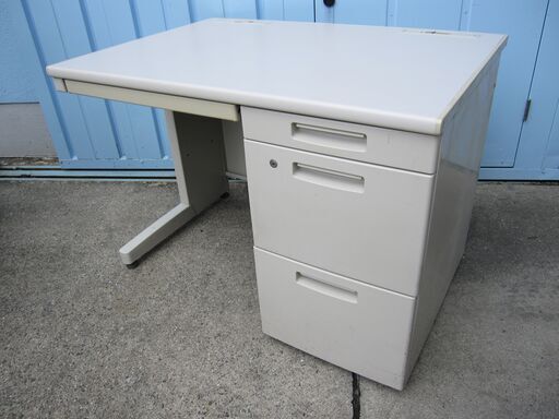 事務机　ニューグレー　鍵無し・作成可能880円/本　1000ｘ700　コクヨ製ＢＳ