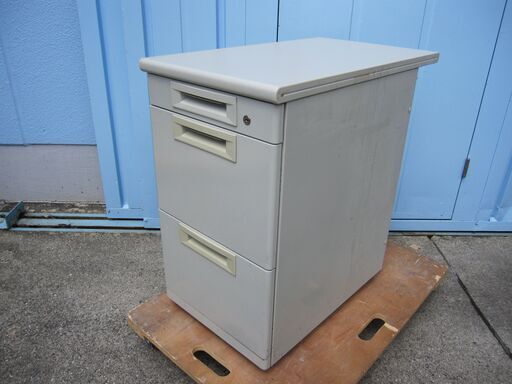 3段脇机　ニューグレー　プラス製　鍵無し・作成可能880円/本　日焼けあり