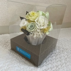 (やり取り中です)プリザーブドフラワー　グリーンのバラ、あじさいなどの画像