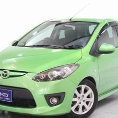 目を引くグリーン🌳マツダ デミオ スポルト🚗