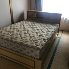 お譲りします。7/12(水)迄に取りに来てくれる方 キングサイズベッドマットレス＆ベットフレームの画像