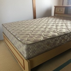 お譲りします。7/12(水)迄に取りに来てくれる方 キングサイズベッドマットレス＆ベットフレームの画像