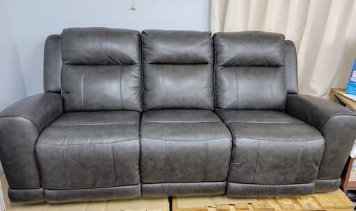 処分価格セール【店頭引き取り限定】新古品gilman creek furniture 電動革製リクライニングソファ