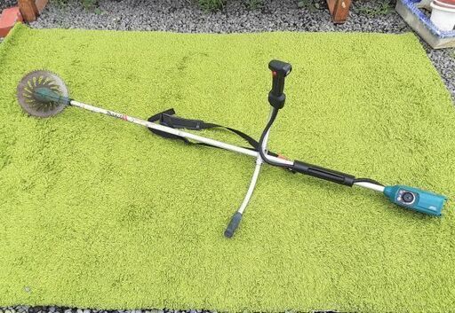 マキタ 充電式草刈機 MUR182UD 18V 取説 付属パーツ付き 刈払機 草刈機 電動 makita バッテリー 電動 充電式 makita マキタ 充電式草刈機 ② 刈払機 MUR182UD 18V 現状品 取説付き