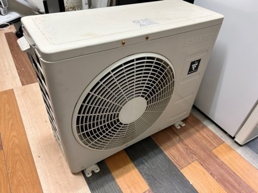 SHARP 冷暖房エアコン2.2k 取引中です　標準の設置まで込みになります