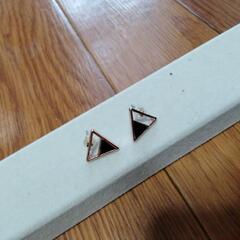 ピアス　各100円　③