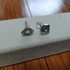 ピアス　各100円　③の画像