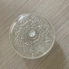 蓋付きガラス食器の画像