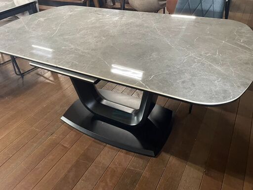 新入荷の伸長式セラミックテーブル