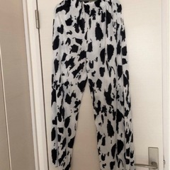 shushu フレアパンツ 牛柄 Mサイズ 未使用