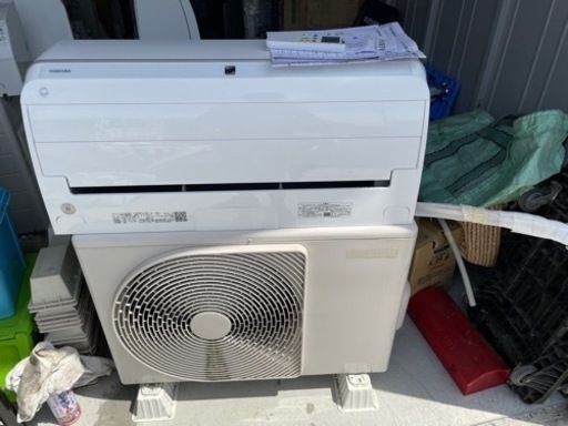 暑いので値下げしました。TOSHIBA 2.2kwエアコン　RAS-H221E9ADT  2021年製　無風感ボタン　全自動運転　スマホで操作