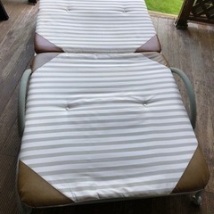 折りたたみベッドの画像