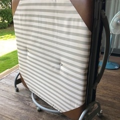 折りたたみベッドの画像