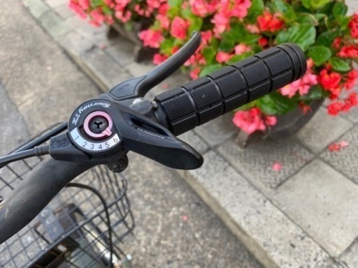 ??　折りたたみ自転車　２０インチ　6変速　緑　カゴ　付き　配達可能