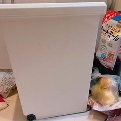 ゴミ箱 白の画像