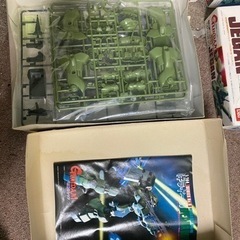 シャア　未開封プラモデル　箱に汚れがあります。の画像