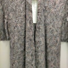 【中古】単衣着物　赤みがかった茶の地色に松葉風幾何学模様　和装お...