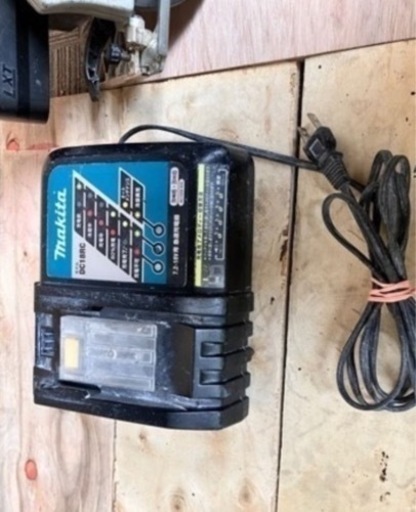 makita 充電式18vインパクトドライバー 、充電式丸ノコ