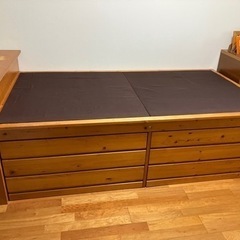 引出し付き収納力高いベッドの画像