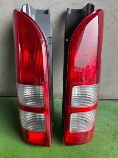 TOYOTA トヨタ　ハイエース　200系 左右　テールランプ