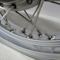 🏍 【バイク用品】美品！カワサキ Z2 Z1初期F6穴 18インチ ＆Ｄリム【旧車バイク･パーツ買取アールワン田川】の画像