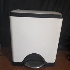 シンプルヒューマン　ゴミ箱　ホワイトの画像