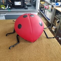 リサイクルショップどりーむ天保山店 No8897 置物！ テントウムシの人形！リアル！！の画像