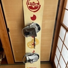 【受け渡し決定】スノーボード板（約137cm）　ブーツ付き