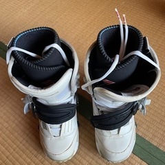 【受け渡し決定】スノーボード板（約137cm）　ブーツ付きの画像