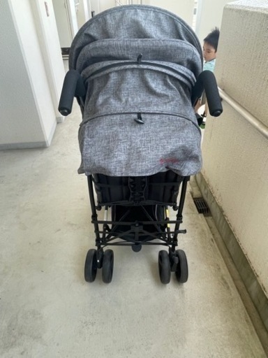 二人乗りベビーカーDUO売ります