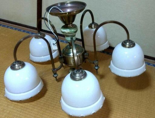 5灯タイプのシャンデリア