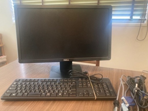 Dell パソコンディスプレイとキーボード