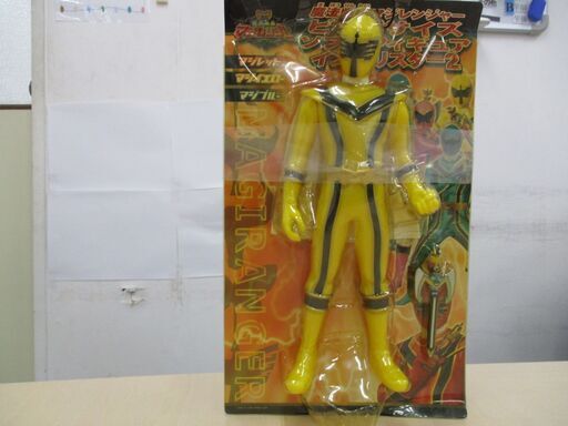 134   魔法戦隊マジレンジャー　　ビッグサイズソフビフィギュア　　マジイエロー