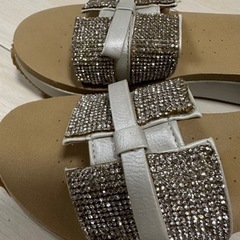 ビジュー　デコ　キラキラ　サンダル　ビーチ　夏の画像