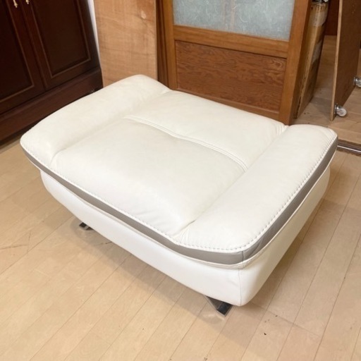 【超美品‼️】高級感抜群♪ 本革製オットマン スツール 北欧風デザイン ホワイト♪