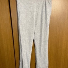 グレー トレーナー ジャージ  ほつれと伸び シミありの画像