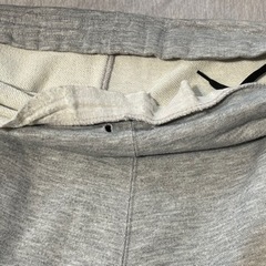 グレー トレーナー ジャージ  ほつれと伸び シミありの画像