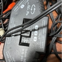 切り替え機と オーディオ用ケーブルまとめての画像