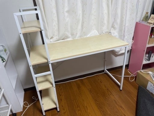 【お譲りいたします】机　ホワイトウッド　希望者には椅子あり