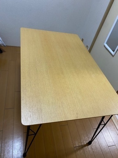 テーブル