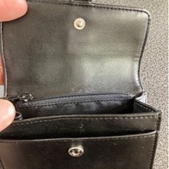guessコインパスケース黒の画像