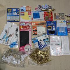 ♥便利グッズ50点！/靴擦れ防止/中敷き/ダイエットリング/耐震マット/子供トロフィー/クリスマスライト(新品)/携帯雨靴/EMS替えパットなどの画像