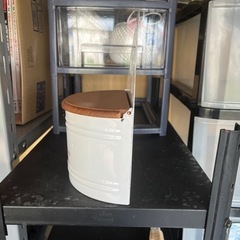 壁掛けセル缶 キッチンツール レター缶の画像