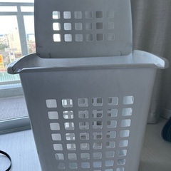 大型　フタ付き　ランドリーバスケットの画像