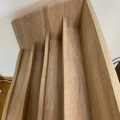 値下げ　美品　絵本棚 おもちゃ箱 テーブル デスク 机 大容量 収納 子供部屋 おしゃれ マガジンラック 木製 ディスプレイ リビング 知育玩具 モンテッソーリ ロウヤ LOWYAの画像