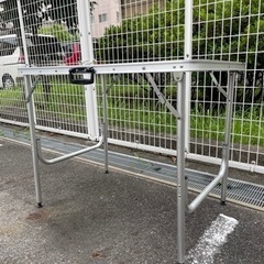 アウトドア、キャンプでのテーブルの画像